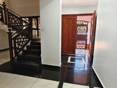 7 Bedroom Maisonette for Rent in Karen, Nairobi | Swimming Pool & SQ | KSh 400,000 Per Month